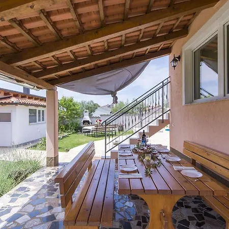 Pleasant Angelina With Private Pool Villa *