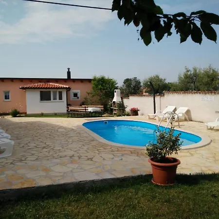 Villa Pleasant Angelina With Private Pool Kaštelir