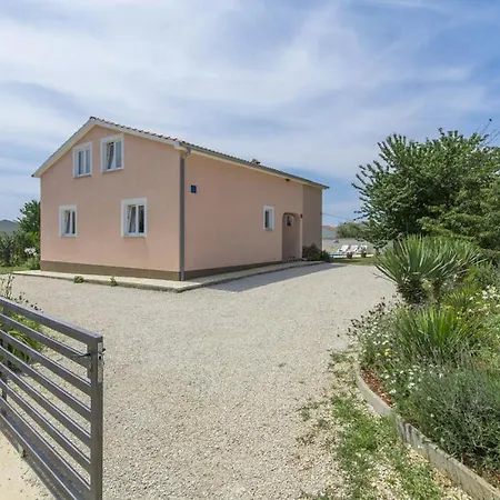 Pleasant Angelina With Private Pool Villa *