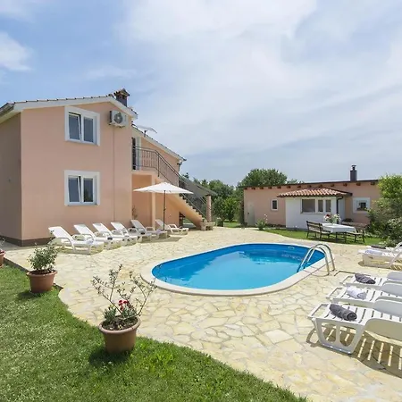 Pleasant Angelina With Private Pool Vila *